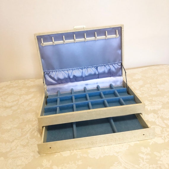 Vintage Cream Color Jewelry Box Gold Trim Jewelry Box… Gem