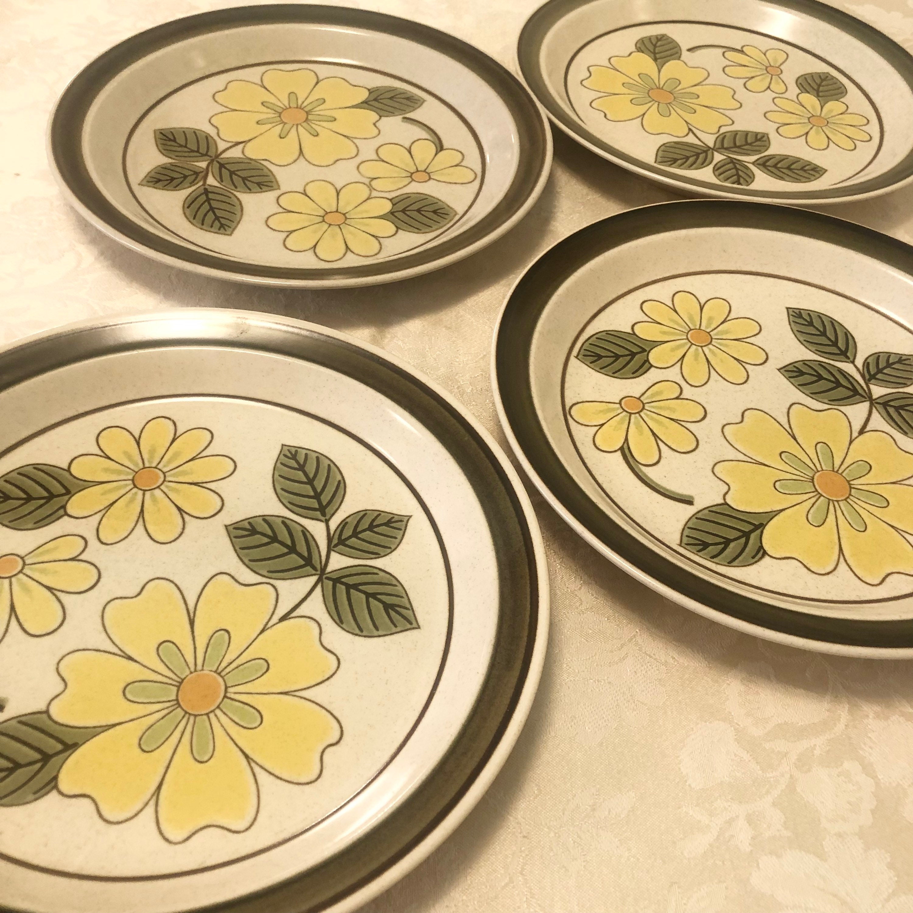 Potterskraft Hallkraft Stoneware Yellow Flower Dinner Set