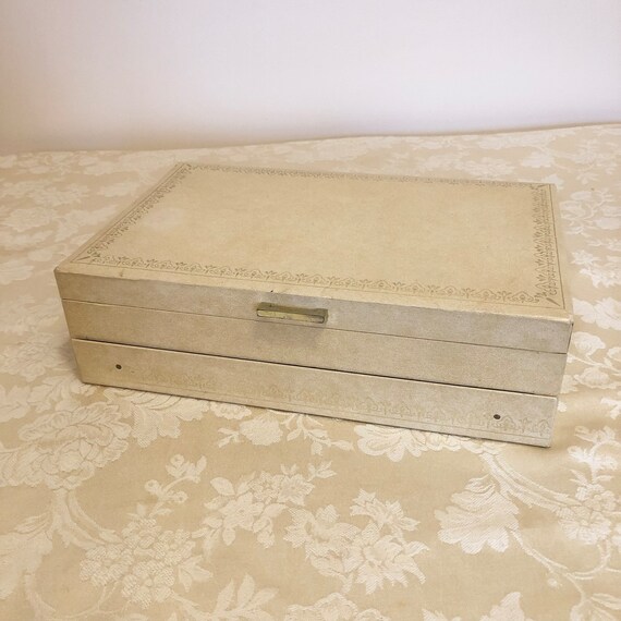Vintage Cream Color Jewelry Box Gold Trim Jewelry Box… Gem