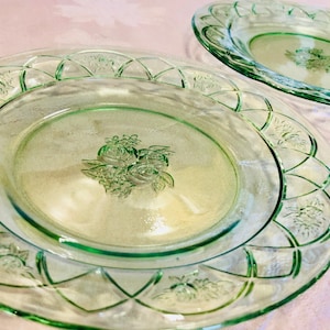 Vaseline Green Glass Cabinet Display Dessert Plates Serves 2 Really Glows Under UV Light! Retro Unique Green Glass Vaseline Rose Glass