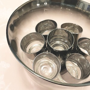 Mid Century 40s-60s Silver Edges Punch Bowl All 8 Cups Fit Into Punch bowl Easy Storage. Beautiful Elegant Design. Dorothy Thorpe Silver