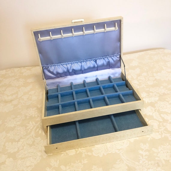 Vintage Cream Color Jewelry Box Gold Trim Jewelry Box… Gem