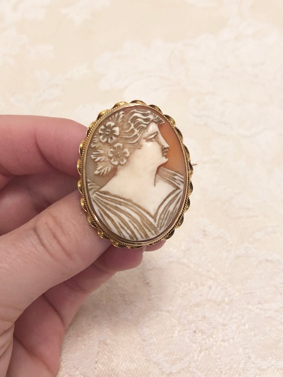 Victorian 10k Yellow Gold Brooch White Enamel Over
