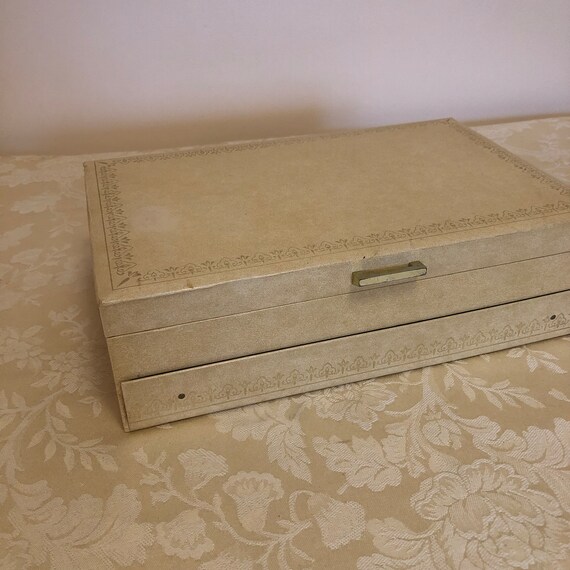 Vintage Cream Color Jewelry Box Gold Trim Jewelry Box… Gem