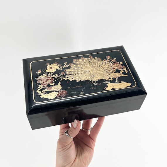 Elegant Black Lacquered Music Box Jewelry Box With