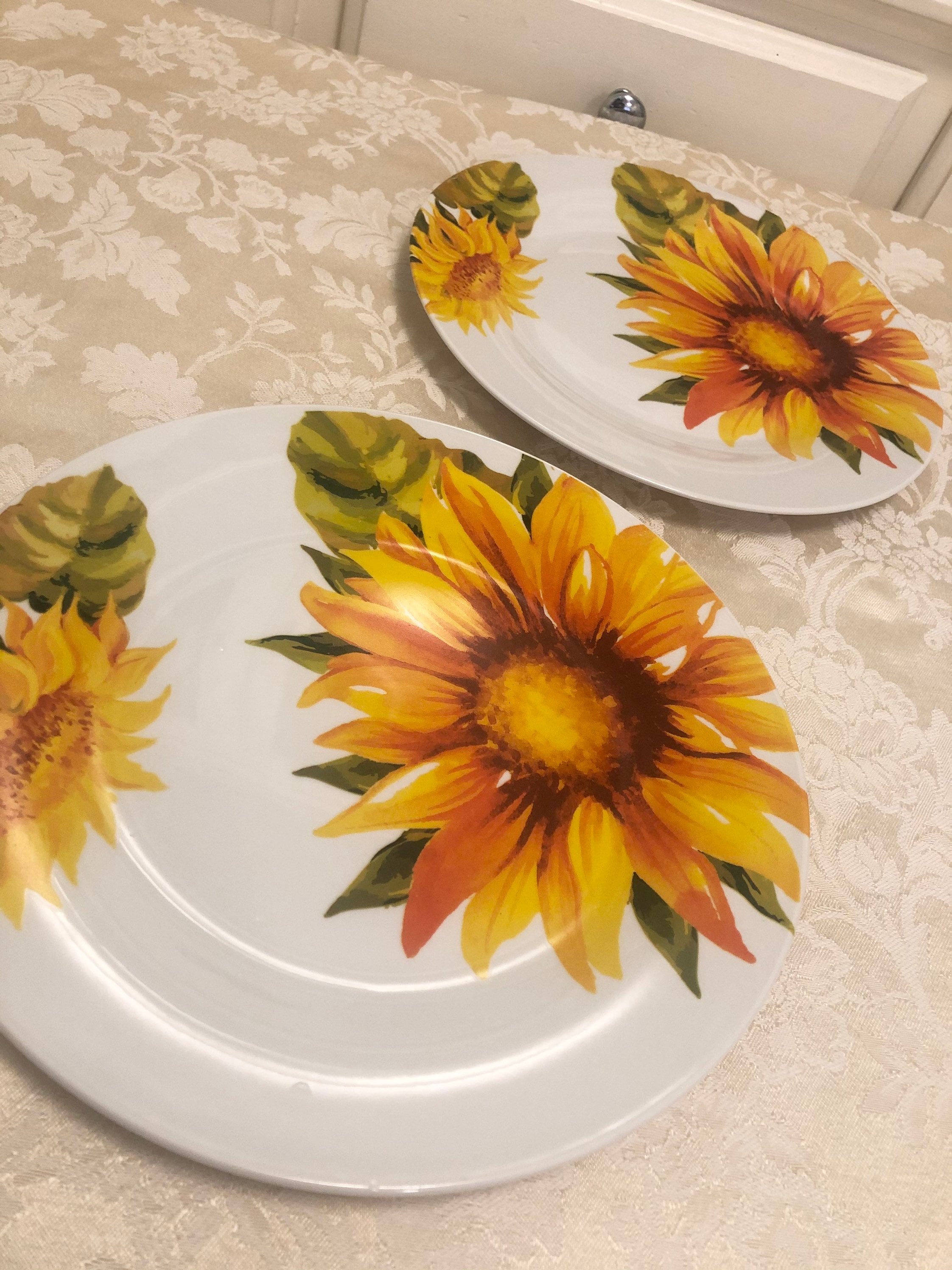 White & Black Sunflower 12-Piece Dinnerware Set