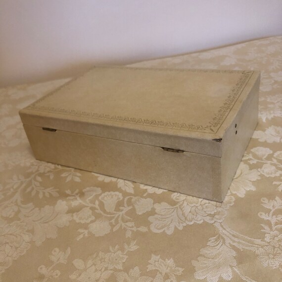 Vintage Cream Color Jewelry Box Gold Trim Jewelry Box… Gem