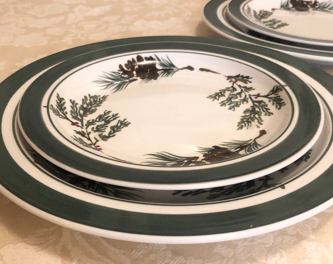 L L Bean Stoneware Pinecone Evergreen Dinner and Lunch Plates Green and