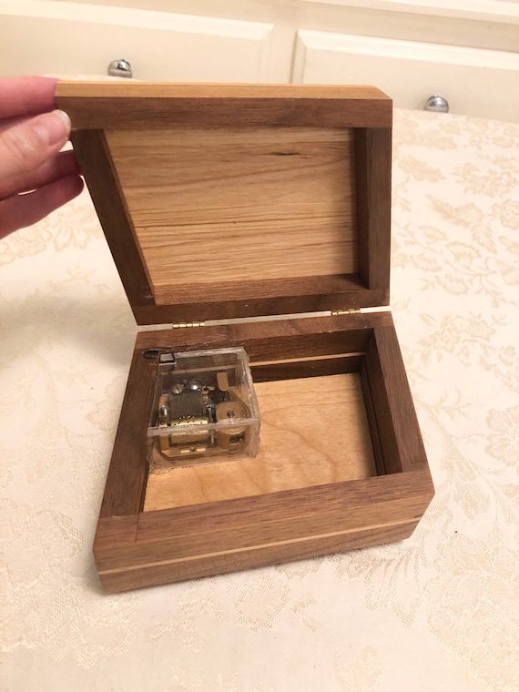 Rare Switzerland Music Box Romance Reuge Music Box In Simple Rare Switzerland Music Box Romance Reuge Music Box In Simple