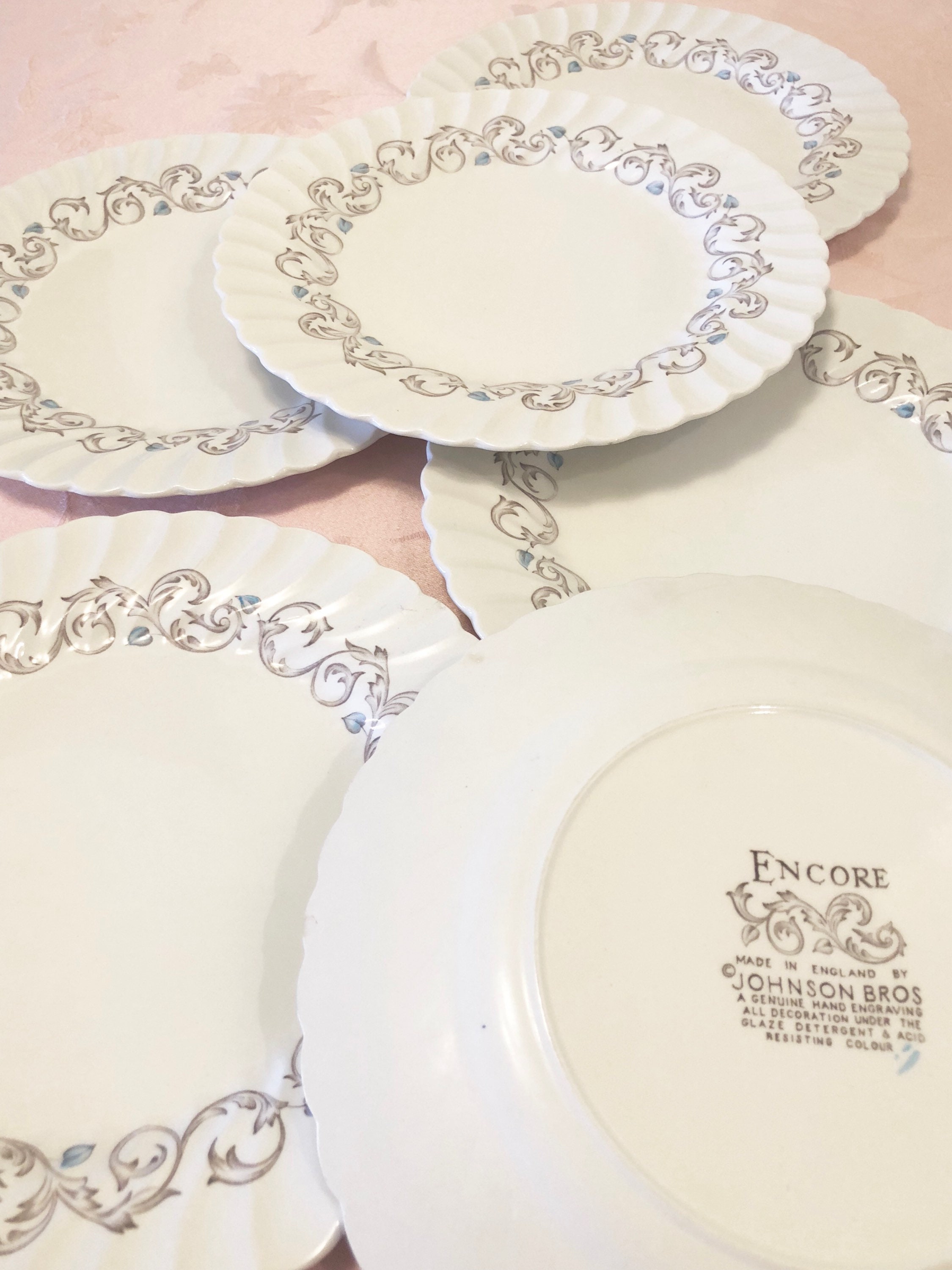 英国Johnson Bros の絵画のようなプレート6枚セット 6 White Encore Johnson Bros Made in England Retro White Swirled