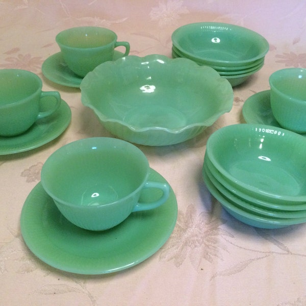 13 Piece Set Pure Jadeite Fire King Jadeite 1 Serving Bowl, Cups and Saucers, Cereal Bowls, Desert Bowls Lot Of Jadeite