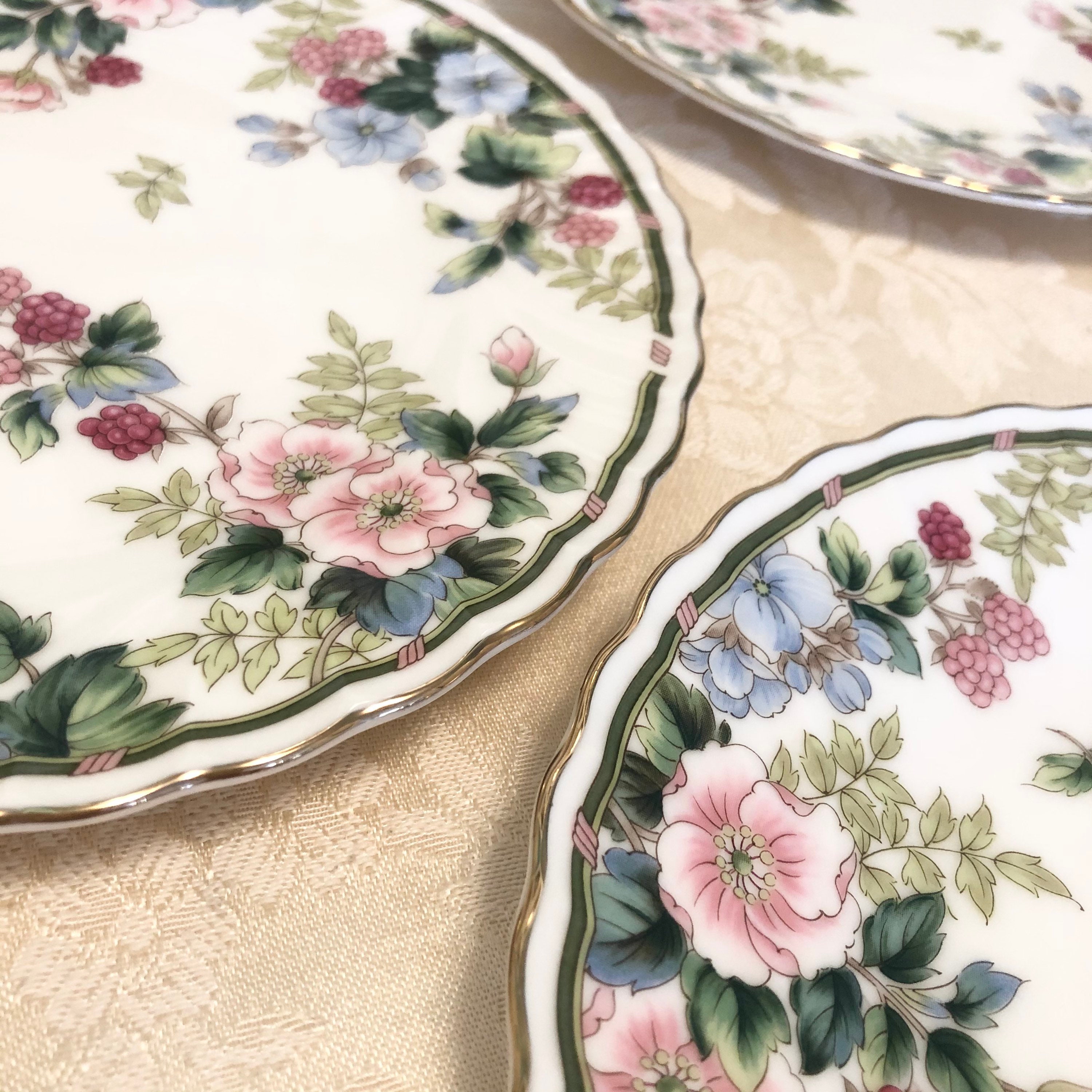 Exceed Bon Grand Berry Japan Gold Rim China Plates Delicate 