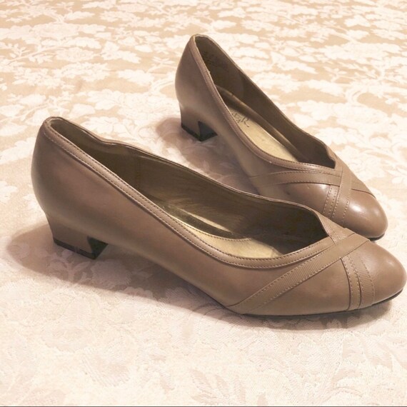 Hush puppies kitten best sale heels