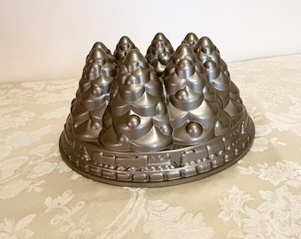 Christmas Bunt Cake Mold Pan With Christmas Trees And Train On Bottom Edge Kitchen Pan Great Quality None Stick Mold