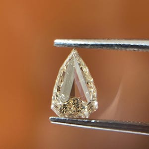 Diamante naturale taglio trilione / 0,51 / Diamante triangolo fancy / Diamante sfuso / Pietra per gioielli personalizzata / Taglio unico per anelli o orecchini
