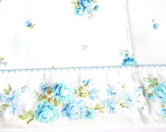 Vintage twin flat sheet, floral flat sheet, vintage bedding, poly cotton sheet, white floral sheet, country floral sheet, blue white sheet