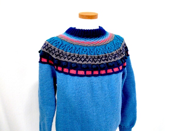 Vintage hand knit sweater, 80s blue sweater, fair… - image 1