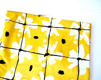 Vintage Full Flat sheet, Vera flat sheet, yellow black sheet, flower sheet, 70s bedding, spring sheet, 70s yellow sheet, flat Vera sheet