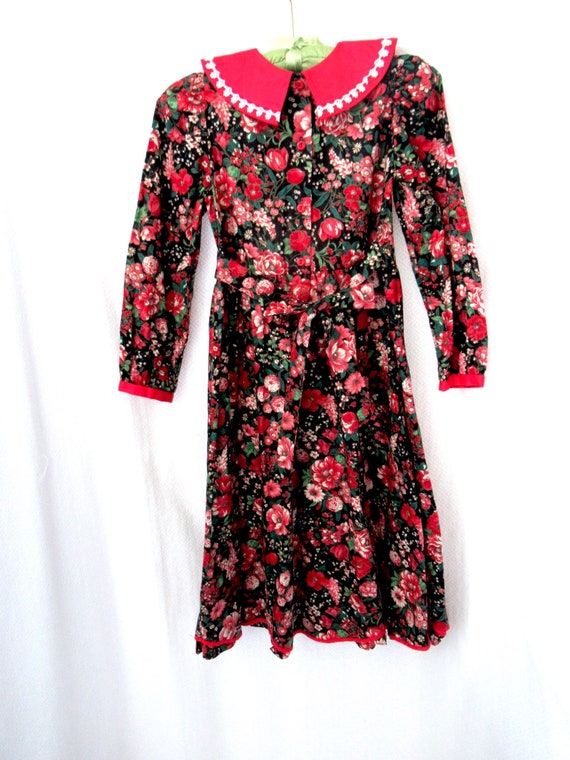 Vintage girls floral dress with a red collar, age… - image 4