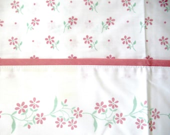 Vintage NOS Queen flat floral sheet, Allyson Kent sheet, pink floral sheet