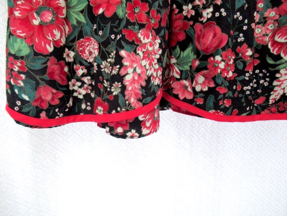 Vintage girls floral dress with a red collar, age… - image 2