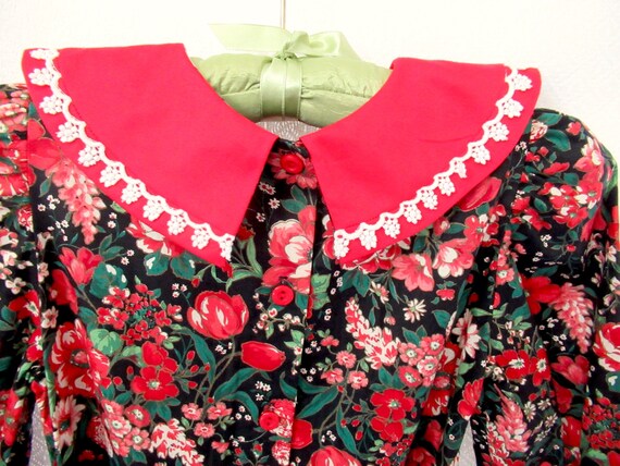 Vintage girls floral dress with a red collar, age… - image 5