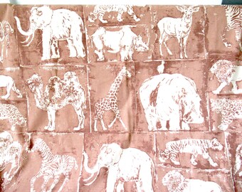 Vintage Full Flat sheet, elephant sheet, African animal sheet, safari sheet, 80s bedding, zoo animal sheet, African safari sheet, giraffe