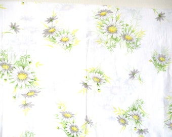 Vintage twin flat daisy sheet, twin daisy sheet, vintage fabric, poly cotton sheet, floral bedding, vintage bedding, shabby floral sheet