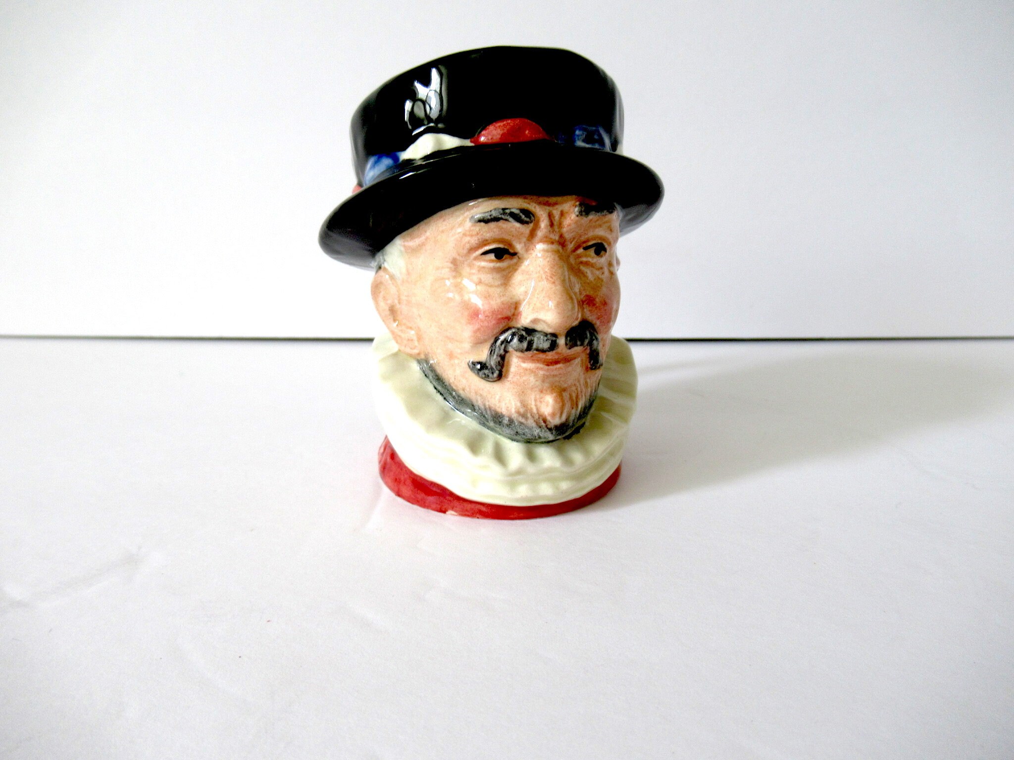 Beefeater Royal Doulton small Character Toby Jug Beefeaters 1946 red tunic 