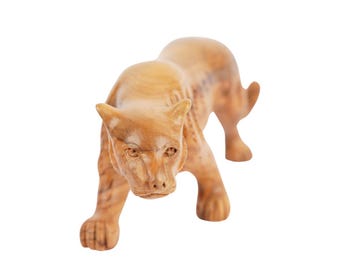 Hand-carved puma made of olive wood (small) – Artful wooden sculpture from Bethlehem (7 x 20 cm)