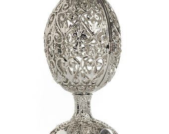 Huevo de Pascua plateado con sorpresa de noria en su interior