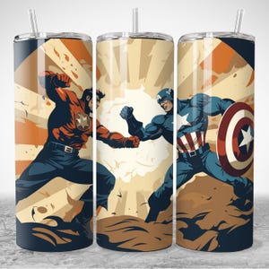 Puede incluir: Tres vasos de acero inoxidable con ilustraciones de superh&eacute;roes. Uno muestra un personaje con un traje rojo y negro, otro el Capit&aacute;n Am&eacute;rica y el tercero una escena de batalla. Cada vaso tiene una pajita. Altura aproximada 20 cm.