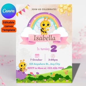 Puede incluir: Una invitación de cumpleaños con una abeja de dibujos animados y un diseño de arcoíris. La invitación es para el segundo cumpleaños de Isabella, con la fecha, hora y lugar. La plantilla de Canva incluye el texto "¡Únete a nuestra celebración!" y "Plantilla Canva editable".
