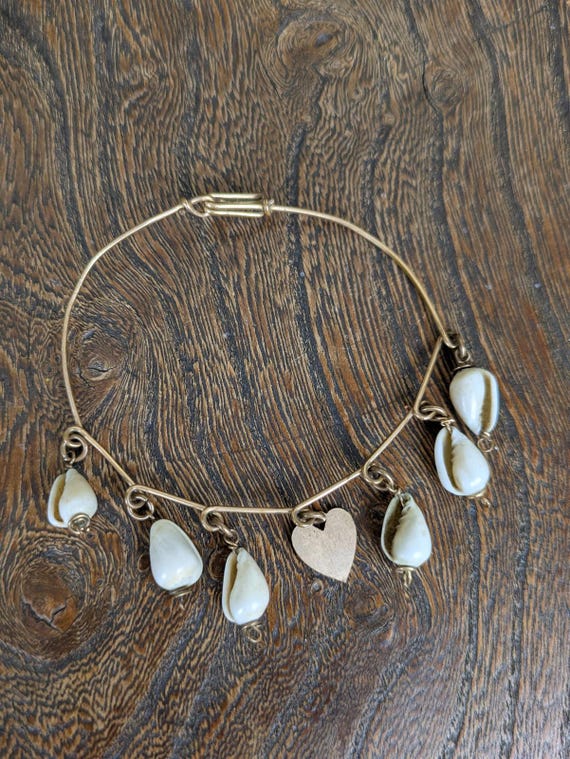1990's little cowrie shell heart bangle