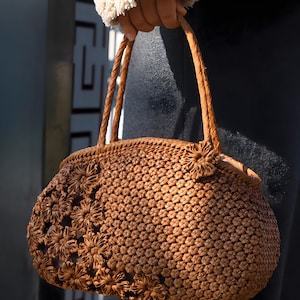 Bolso de ratán bohemio chic / Tote de ratán natural con detalles florales de sakura / Bolso sostenible tejido a mano