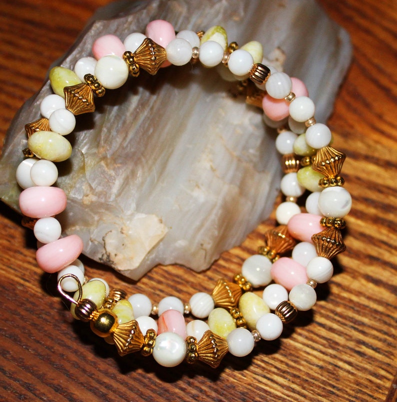Sweet Pea Pink Shell Pearl Beads with Lemon Yellow Jade Mother of Pearl Gold Bracelet image 2