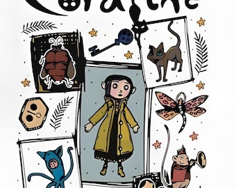 Könnte beinhalten: Eine Illustration mit dem Wort "Coraline" in dekorativer Schrift. Das Bild zeigt Zeichnungen eines Mädchens, einer Katze, eines Schlüssels, einer Libelle und anderer fantasievoller Elemente, vor weißem Hintergrund.