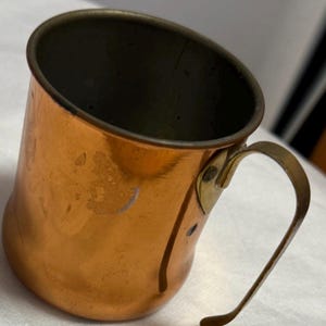 Vintage Copper Mug with Brass Handle – Rustic Kitchen Decor – Tin Lined Tankard Cup – Farmhouse Barware Collectible