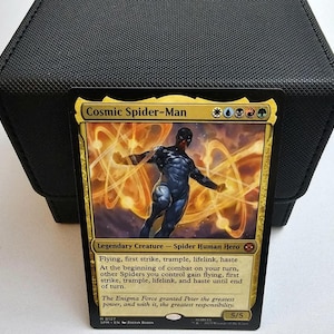 Mazzo Commander Cosmic Spider-Man di Magic: The Gathering: EDH tribale di ragni da 100 carte