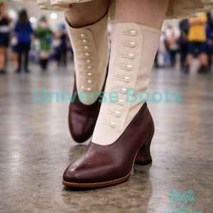 Botas con botones de cuero marrón de inspiración vintage: botas de tacón hasta medio tobillo/pantorrilla baja de estilo victoriano: zapatos únicos para cosplay de la época de la Regencia hechos a mano.