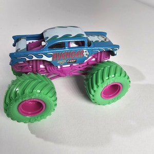 Spin Master Monster Jam Avenger Truck NITRO NEON TIRES New 1:64 image 1