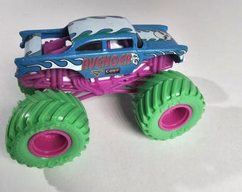 Spin Master Monster Jam Avenger Truck NITRO NEON TIRES Nuevo 1:64