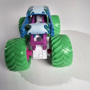 Spin Master Monster Jam Avenger Truck NITRO NEON TIRES New 1:64 image 5