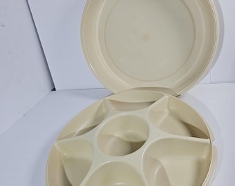 Tupperware 1665 Vintage Divided Party Veggie Snack Dip Tray w/ Lid Beige