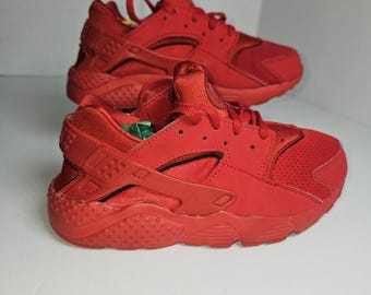 Talla 1y [654275-600] Nike Air Huarache 'Triple Rojo' para jóvenes
