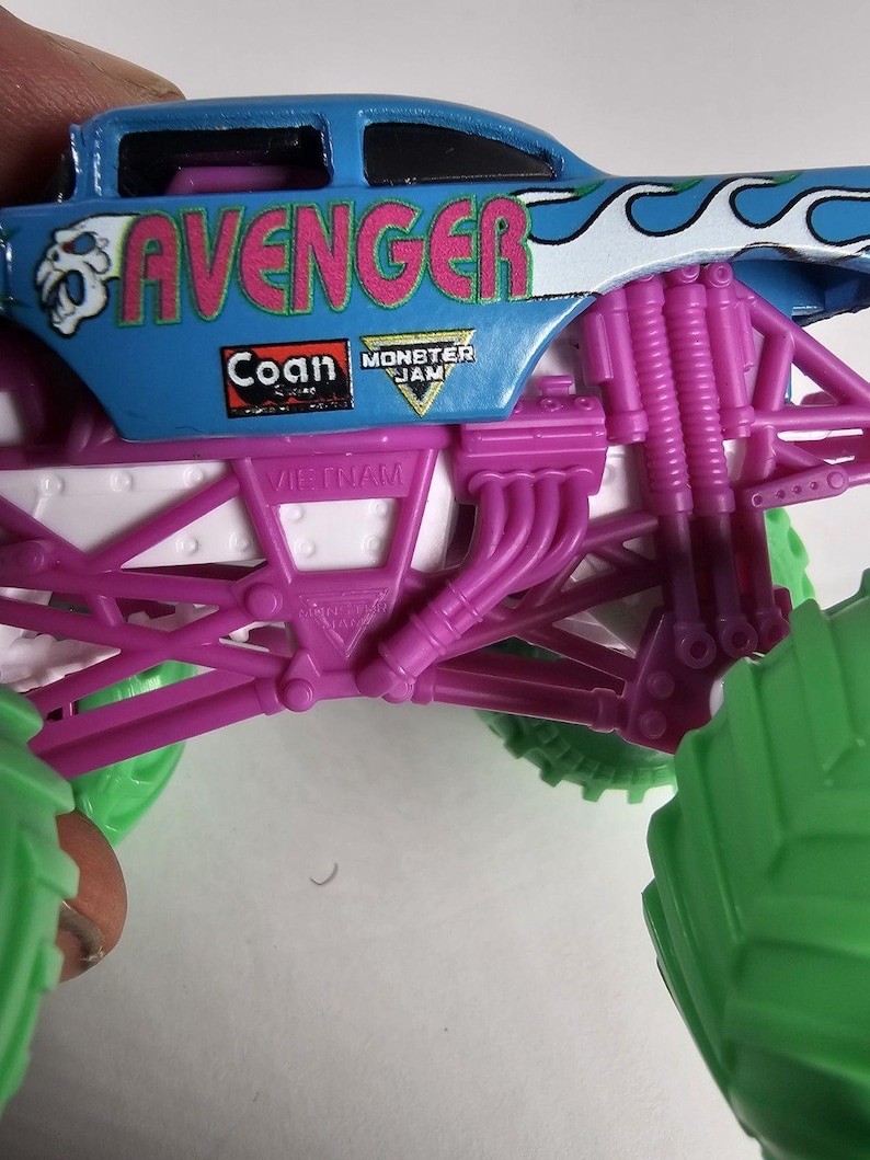 Spin Master Monster Jam Avenger Truck NITRO NEON TIRES New 1:64 image 8