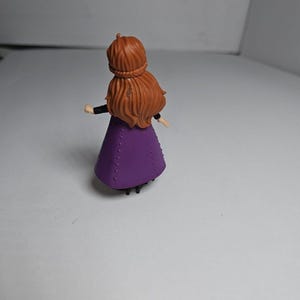 Disney Frozen 2 Anna Small Doll 4" with Removable Cape Hasbro image 3