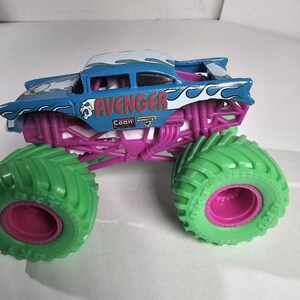 Spin Master Monster Jam Avenger Truck NITRO NEON TIRES New 1:64 image 4