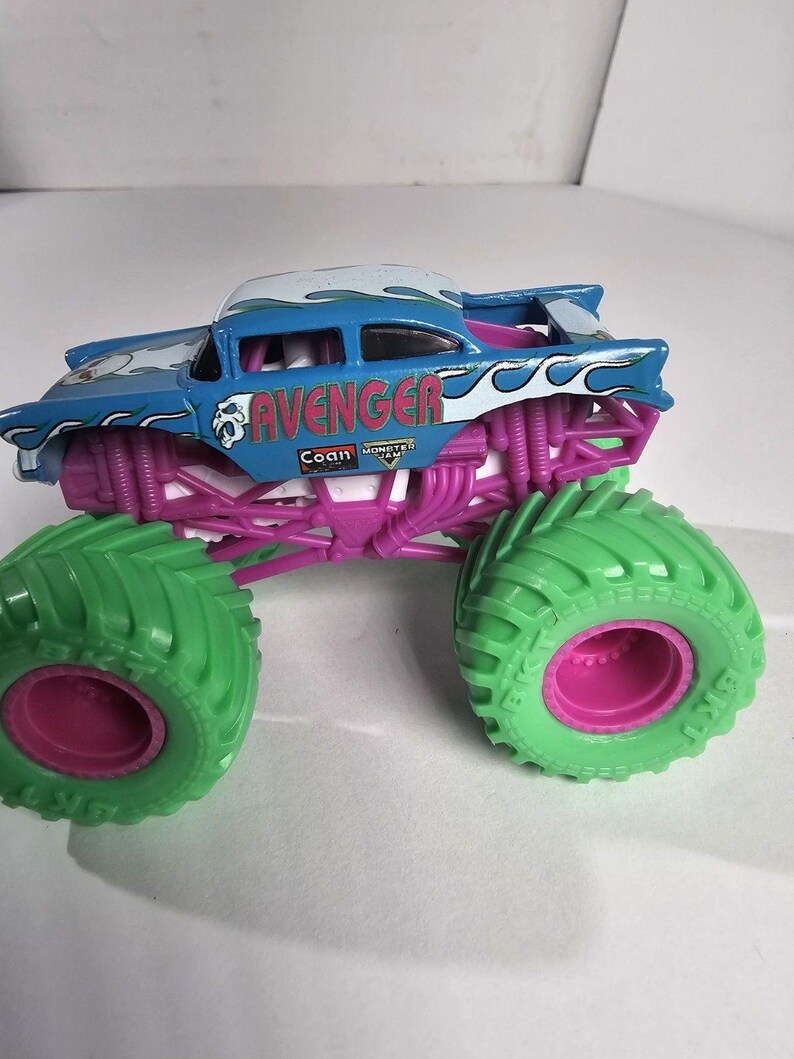 Spin Master Monster Jam Avenger Truck NITRO NEON TIRES New 1:64 image 4