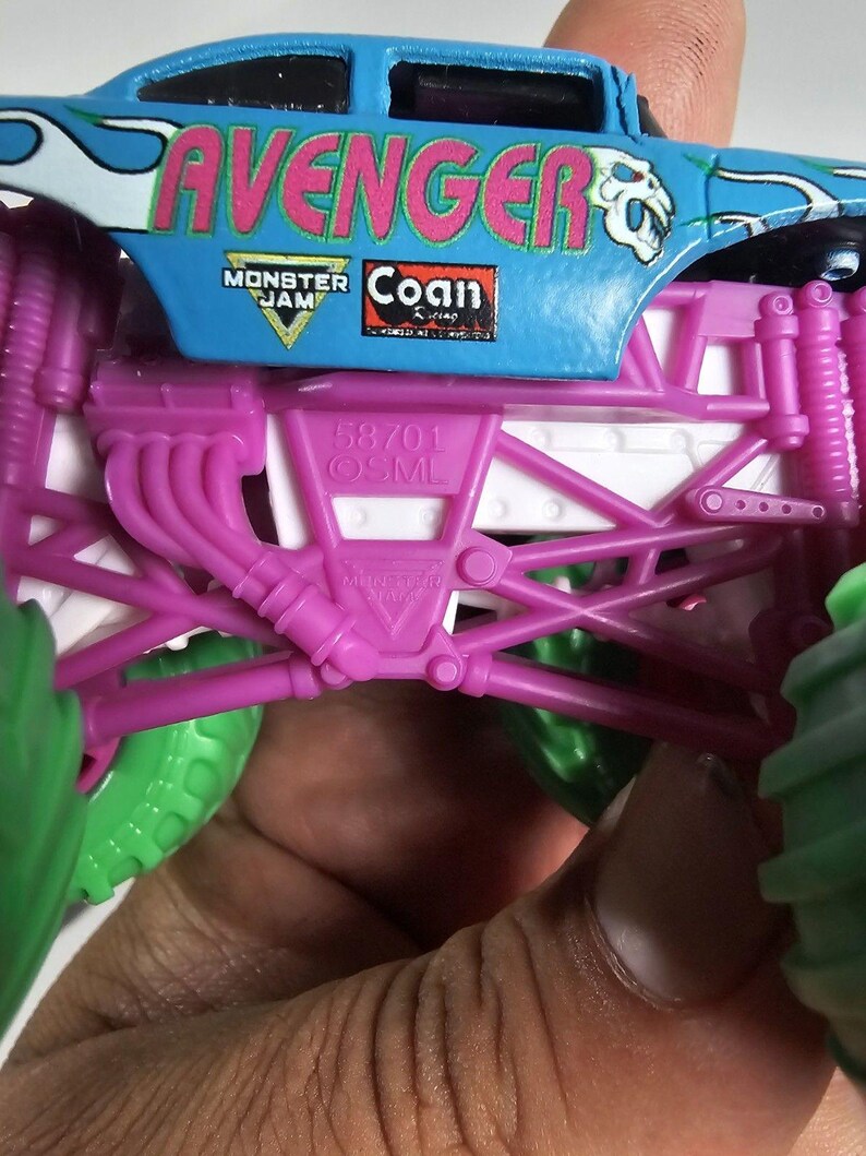 Spin Master Monster Jam Avenger Truck NITRO NEON TIRES New 1:64 image 7